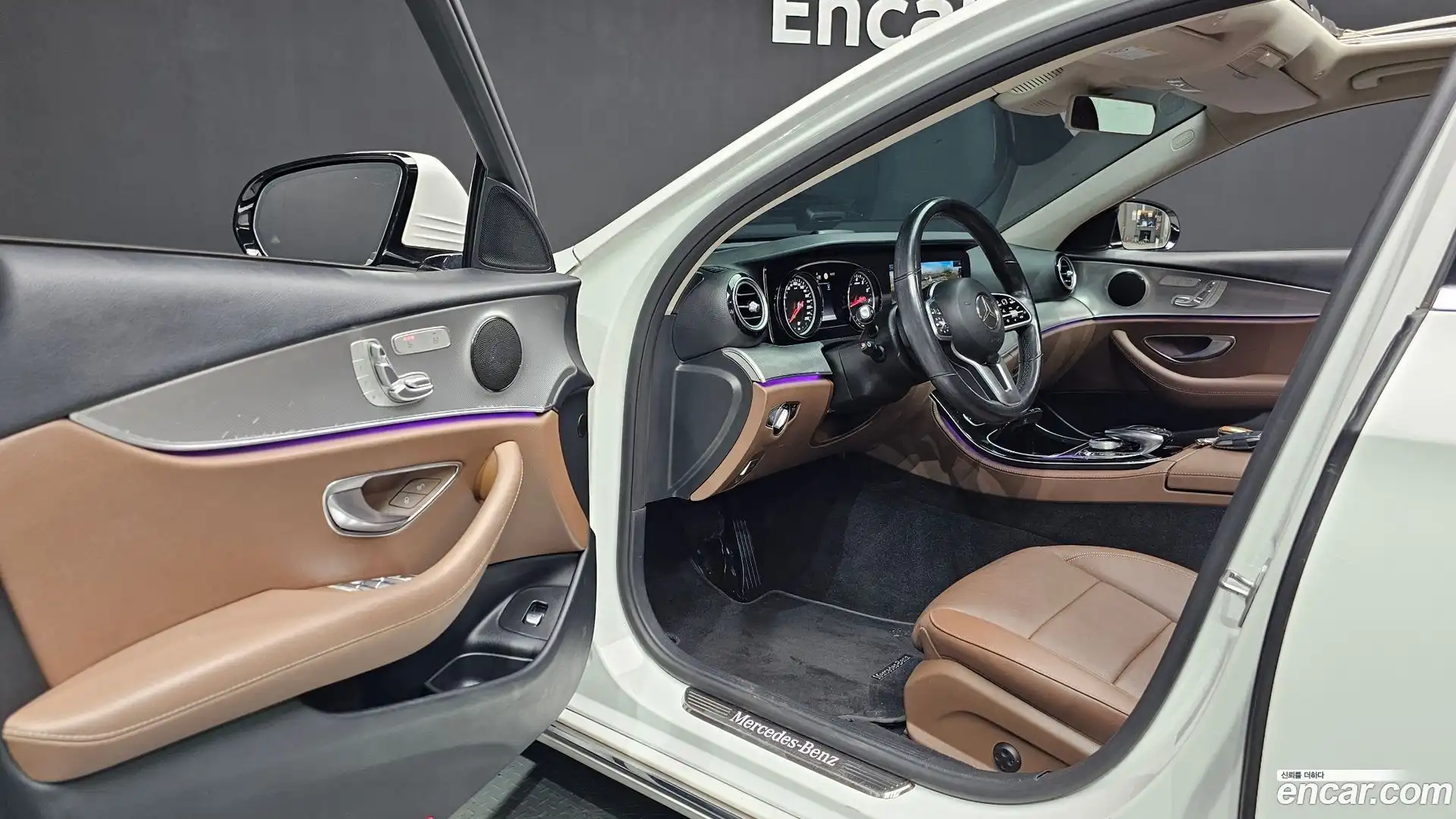 E-Class Mercedes-Benz 2019.5-INNER-010