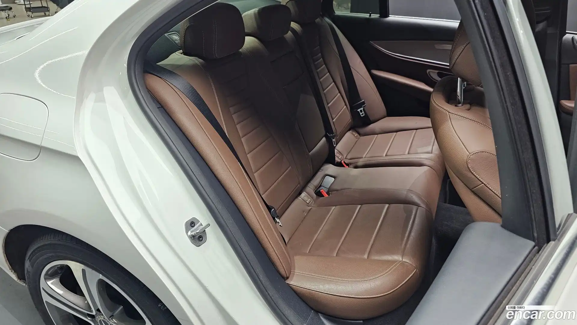 E-Class Mercedes-Benz 2019.5-OPTION-015