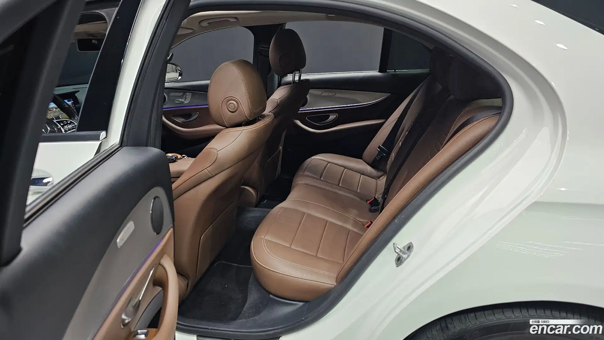 E-Class Mercedes-Benz 2019.5-OPTION-017
