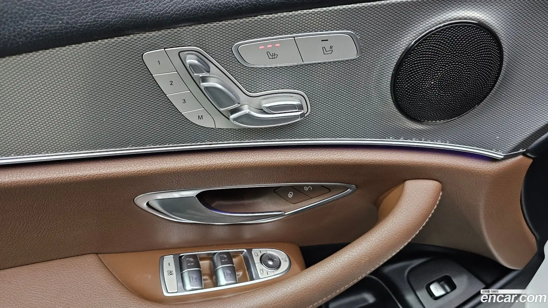 E-Class Mercedes-Benz 2019.5-OPTION-024
