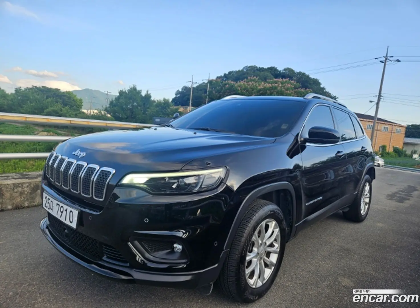 Main__Slider__Photo:Cherokee Jeep 2018.11-0