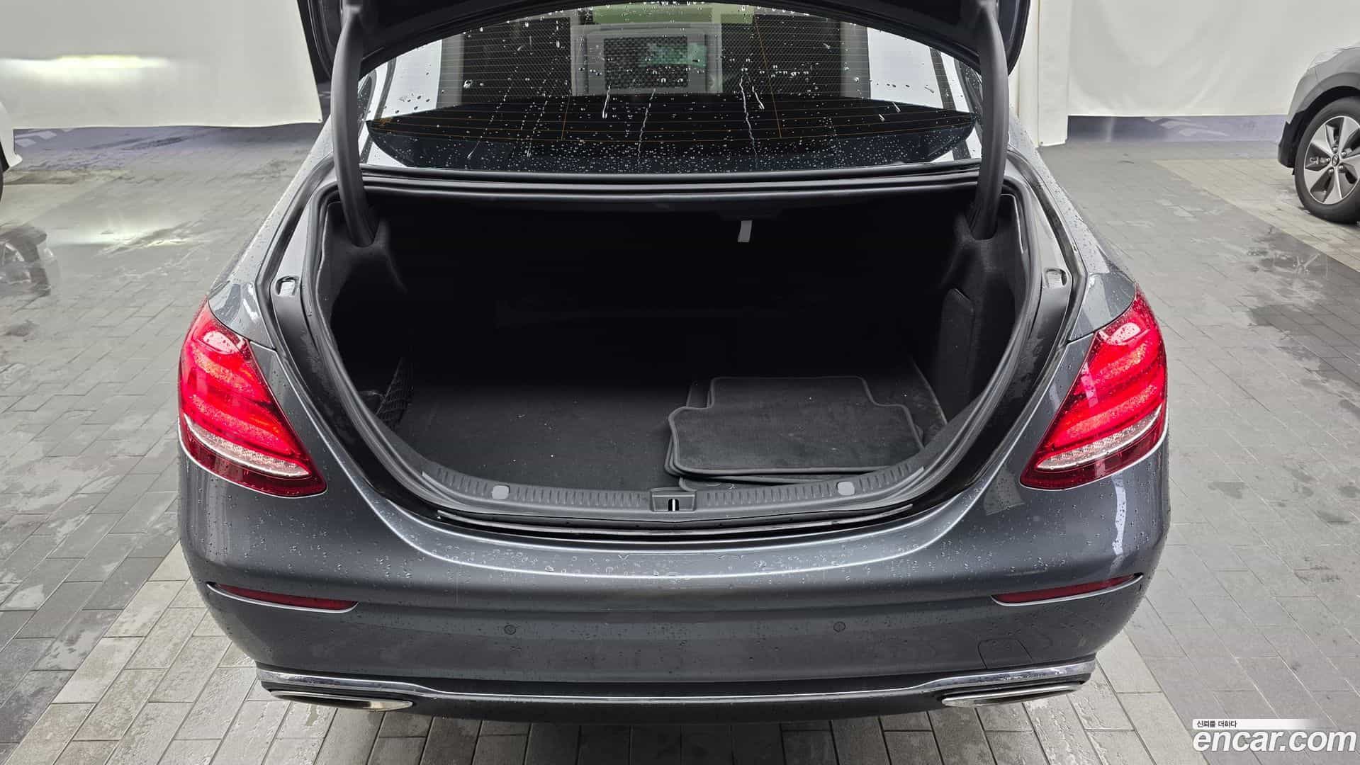 E-Class Mercedes-Benz 2017.1-OPTION-024