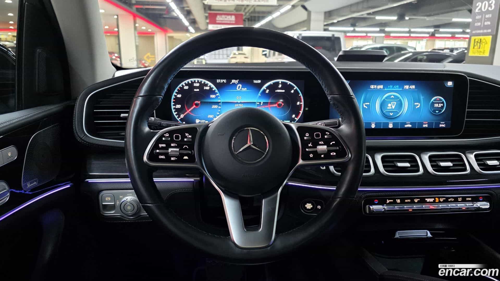 GLE-Class Mercedes-Benz 2022.9-INNER-009