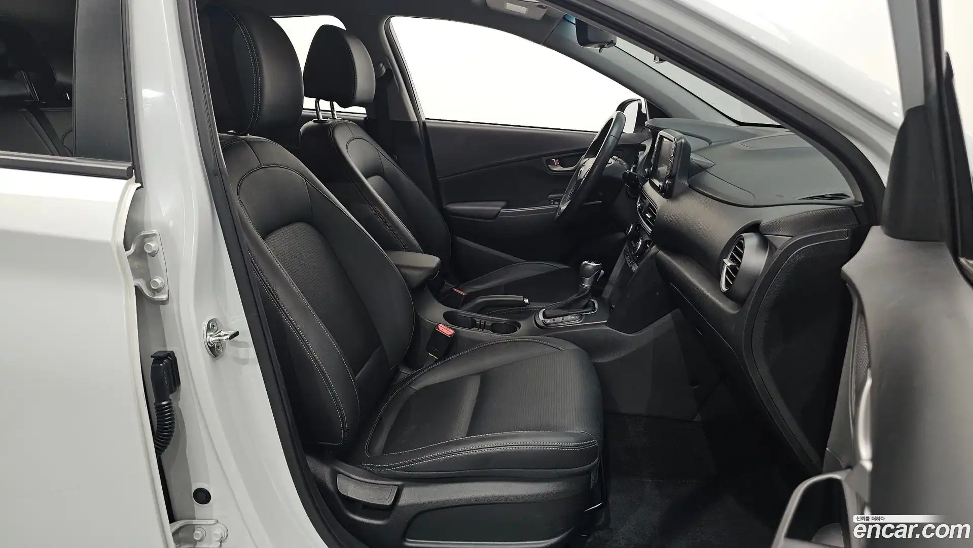 Kona Hyundai 2018.10-INNER-010