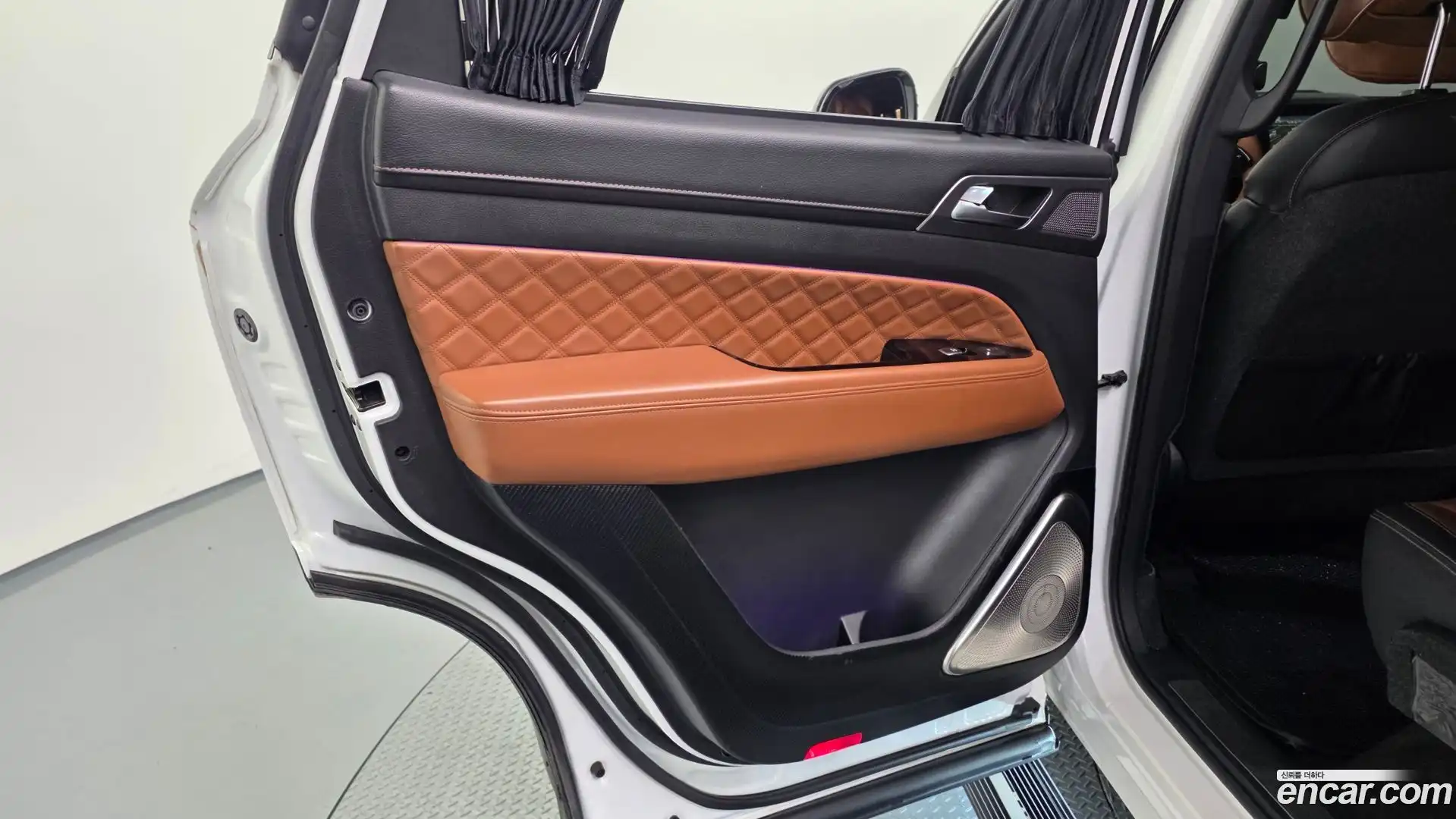 Rexton KG Mobility 2018.10-INNER-035