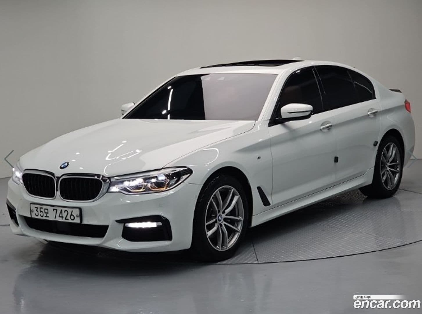 Main__Slider__Photo:5-Series BMW 2017.7-0