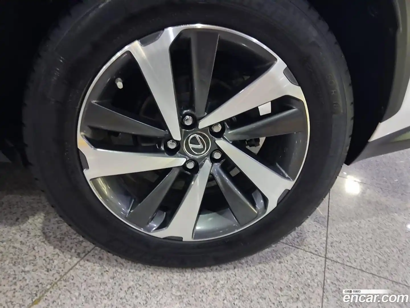 NX Lexus 2018.3-OUTER-006