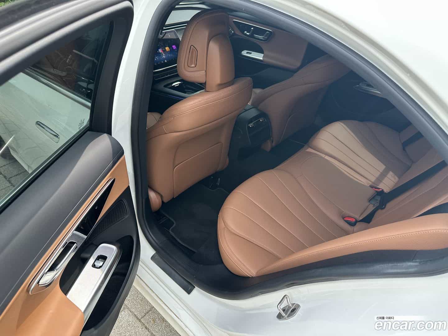 E-Class Mercedes-Benz 2024.9-OPTION-019