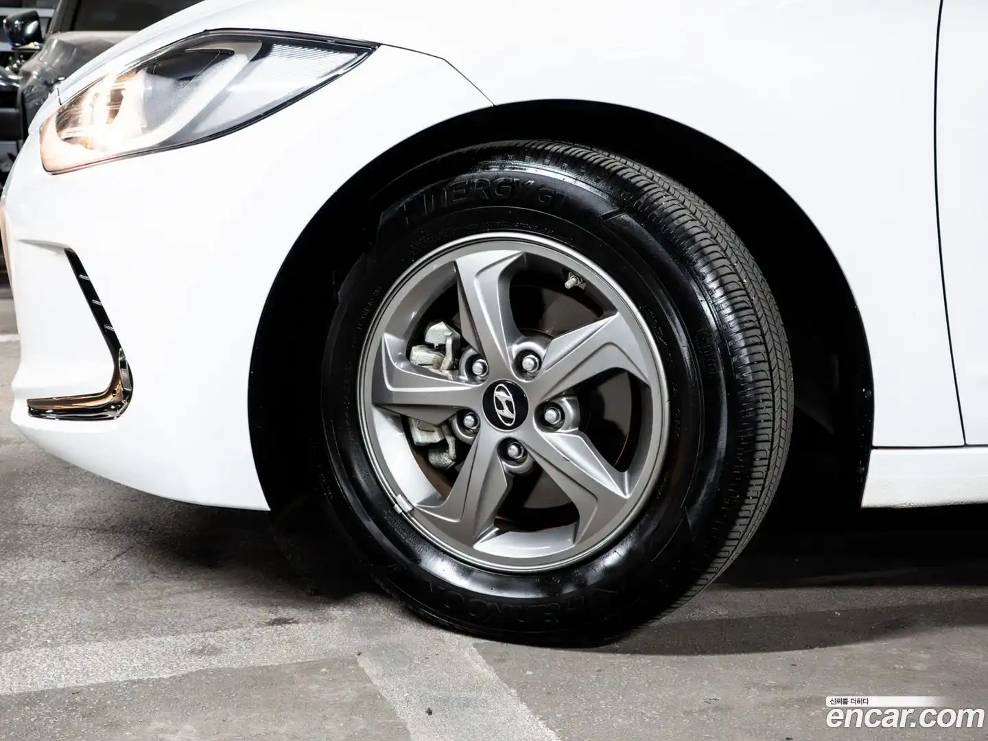 AVANTE Hyundai 2015.10-OUTER-005