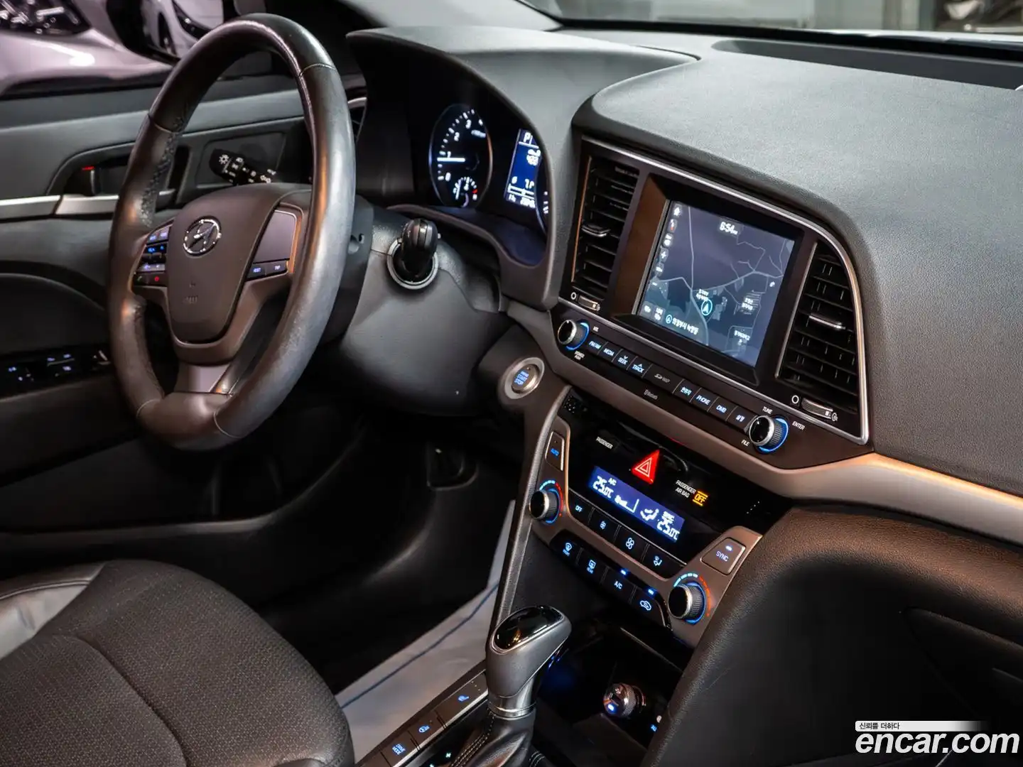 AVANTE Hyundai 2015.10-INNER-007