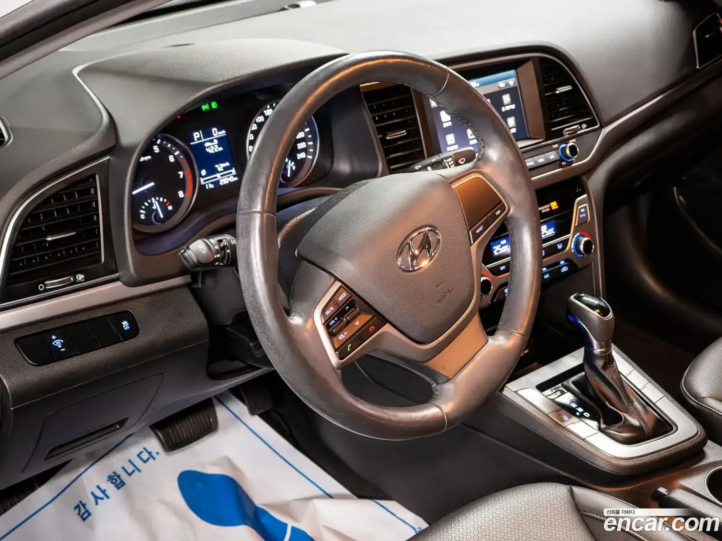 AVANTE Hyundai 2015.10-OPTION-016