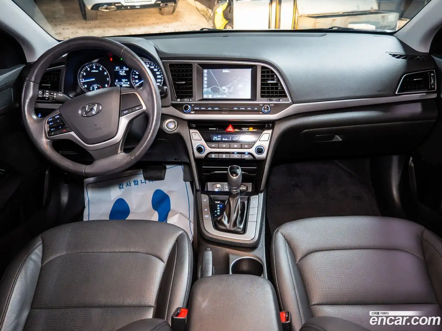 AVANTE Hyundai 2015.10-OPTION-017