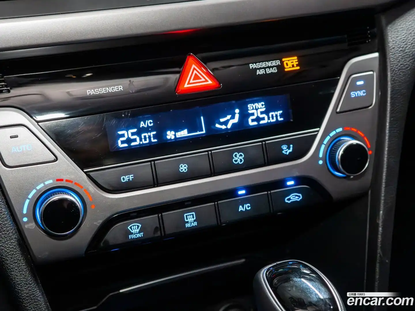 AVANTE Hyundai 2015.10-OPTION-021