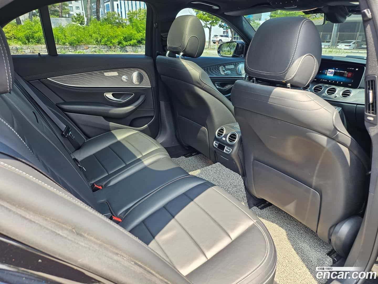 E-Class Mercedes-Benz 2020.10-OPTION-017