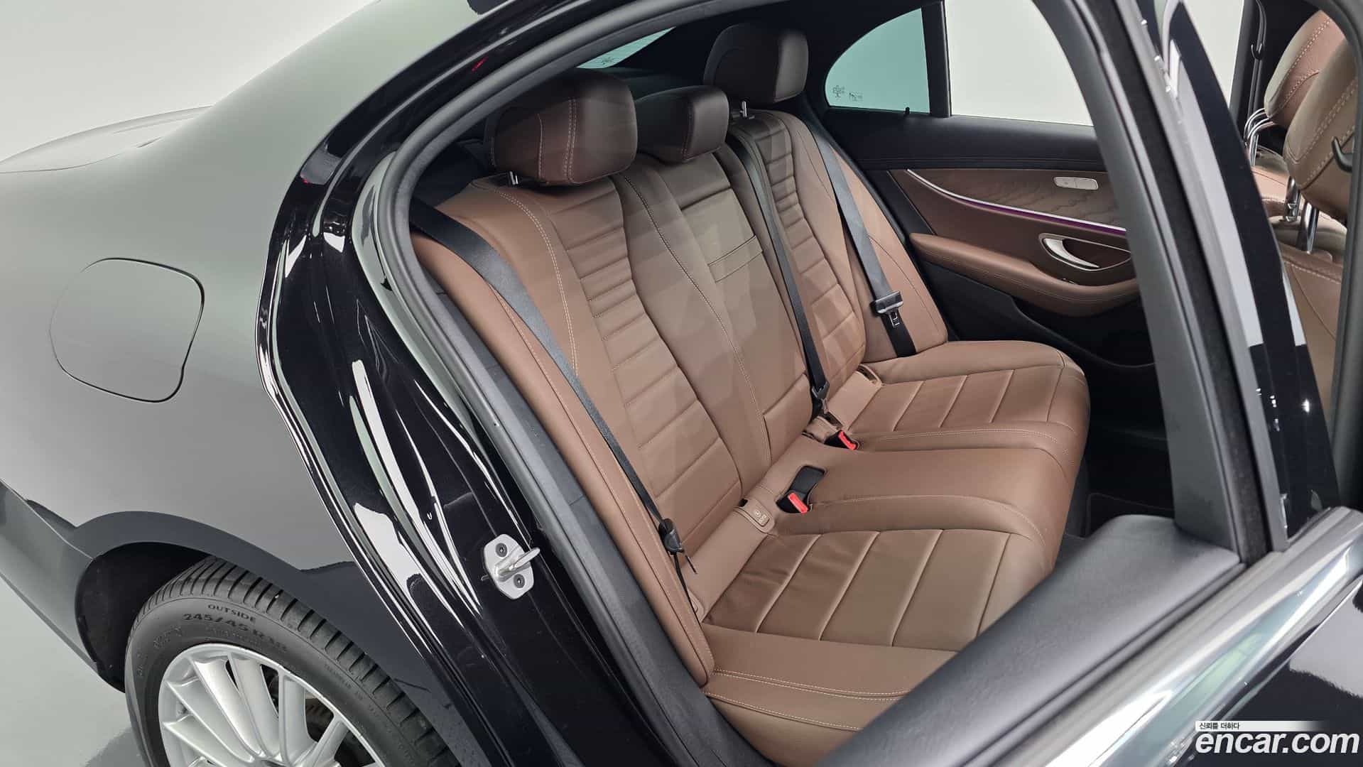 E-Class Mercedes-Benz 2022.11-OPTION-015