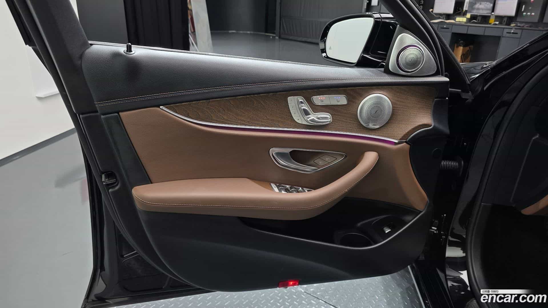 E-Class Mercedes-Benz 2022.11-INNER-034