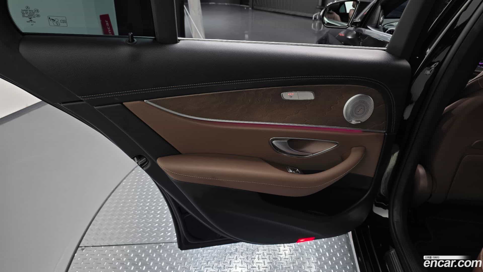 E-Class Mercedes-Benz 2022.11-INNER-035