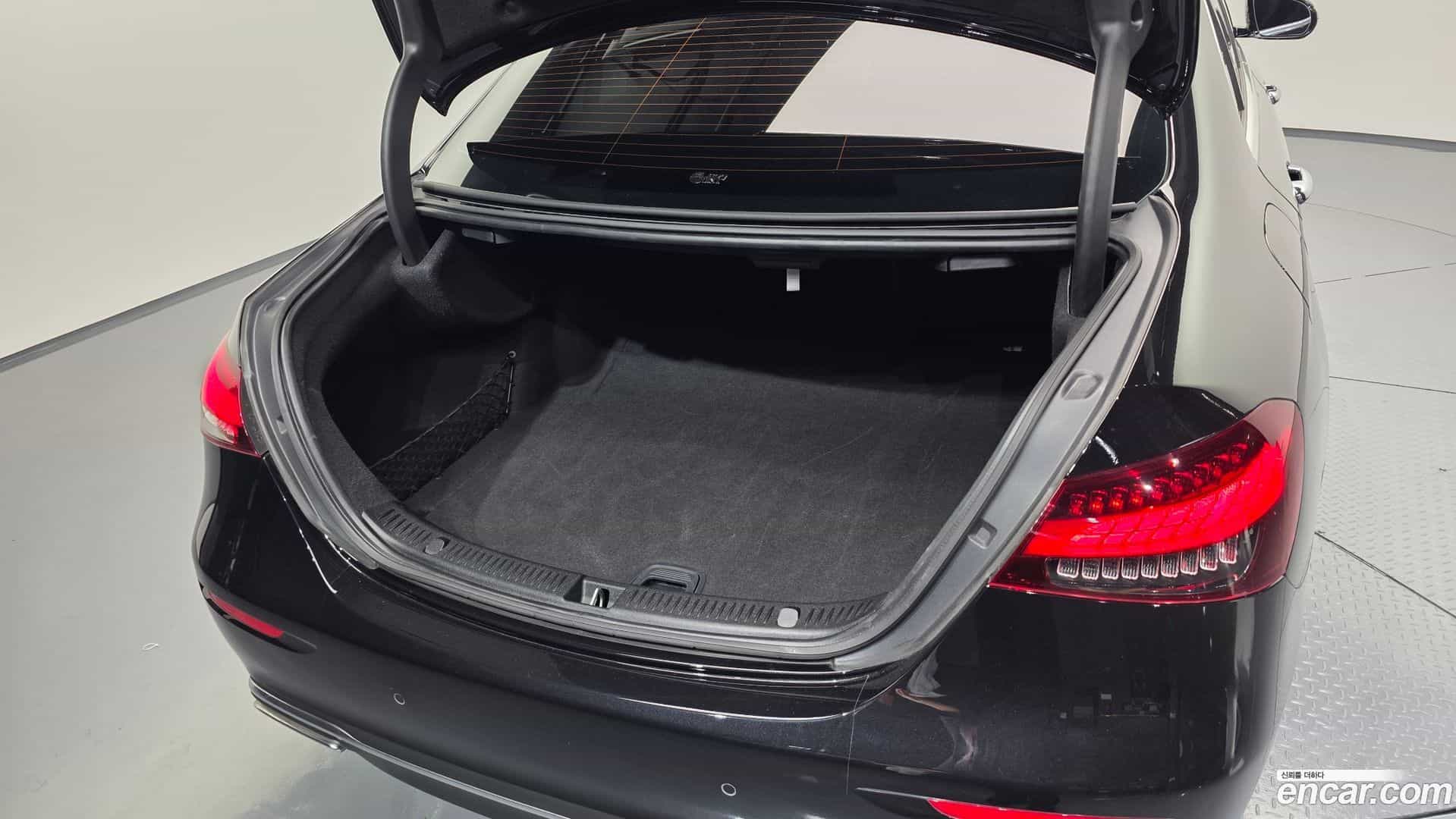 E-Class Mercedes-Benz 2022.11-OPTION-049