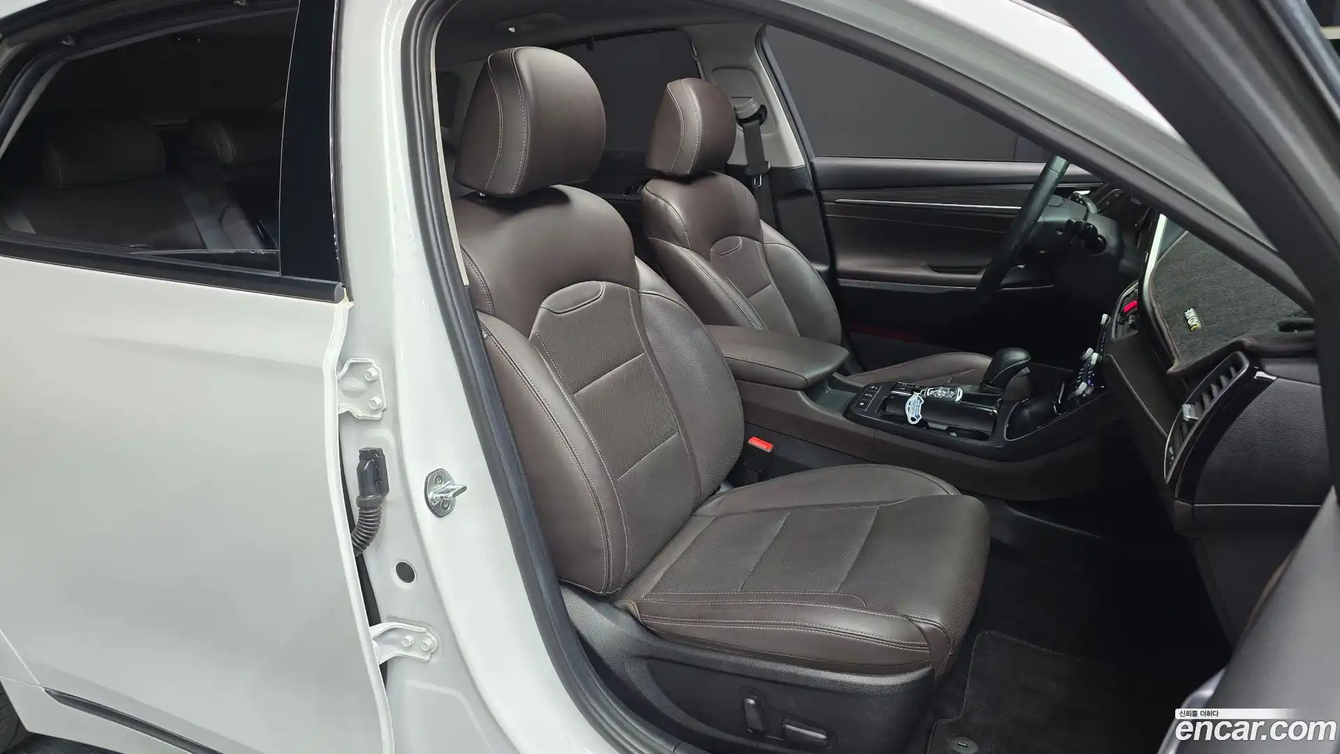 Grandeur Hyundai 2018.0-OPTION-015