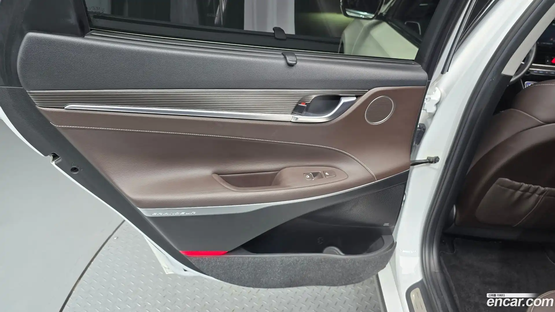 Grandeur Hyundai 2018.0-INNER-035