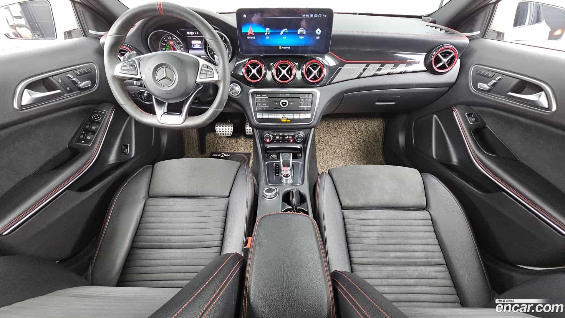 GLA-Class Mercedes-Benz 2019.3-INNER-007