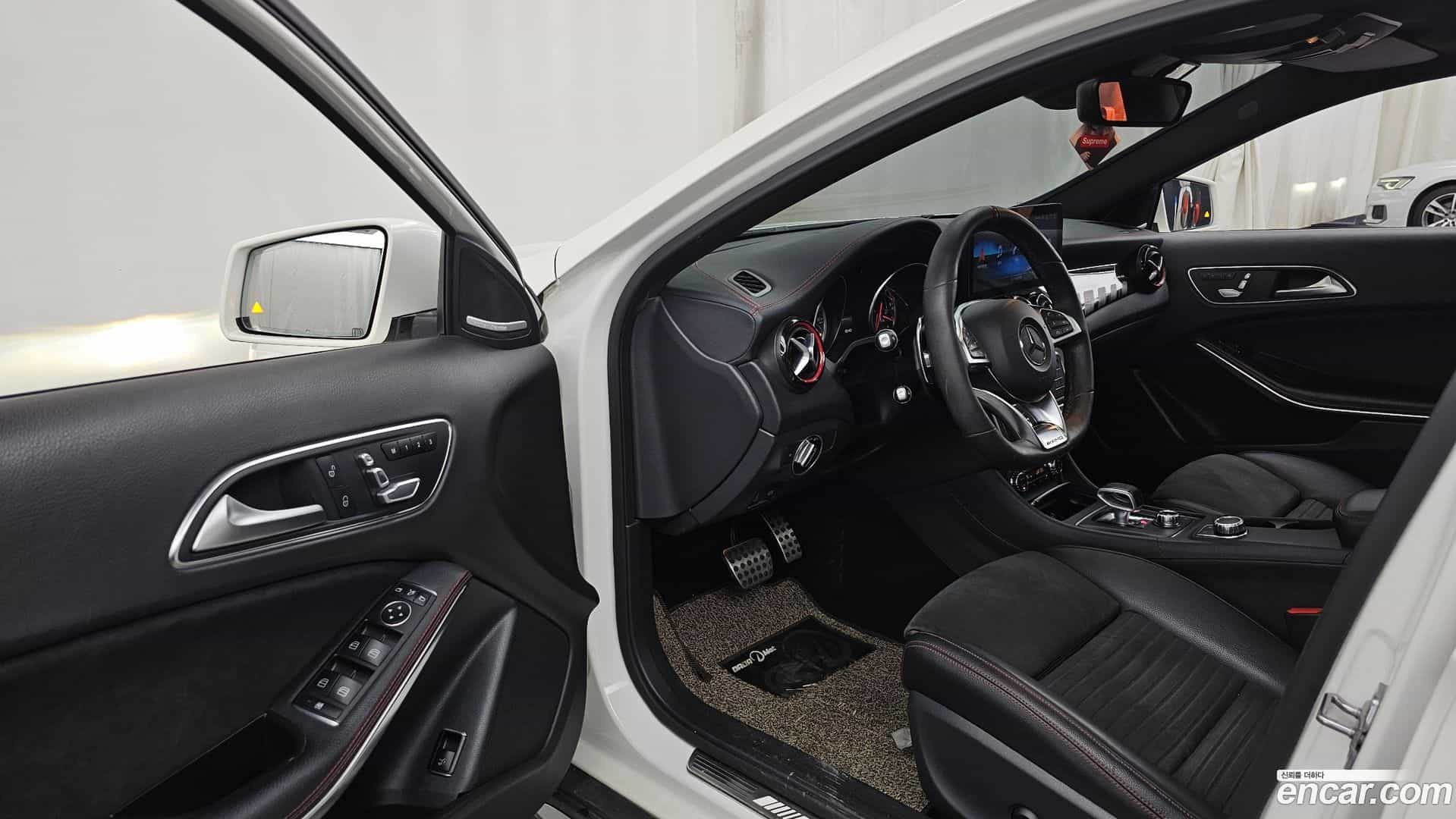 GLA-Class Mercedes-Benz 2019.3-INNER-010