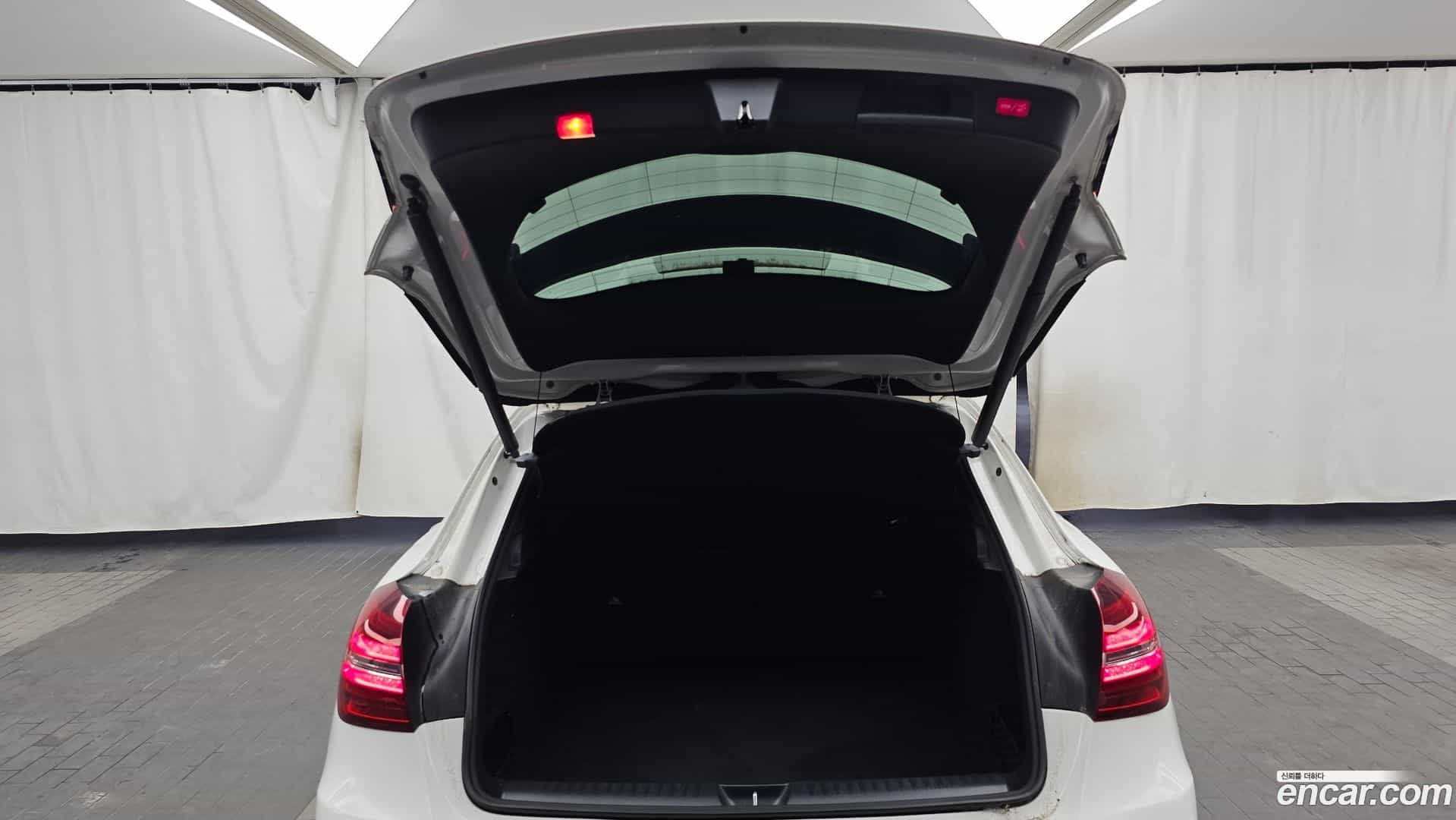 GLA-Class Mercedes-Benz 2019.3-OPTION-024