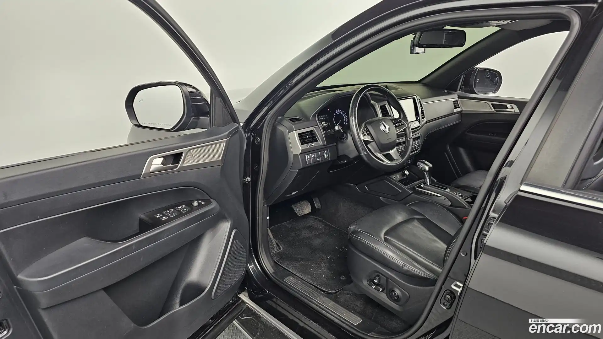 Rexton KG Mobility 2019.0-INNER-010