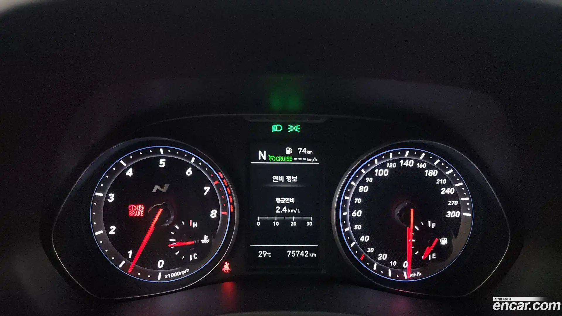 Veloster Hyundai 2019.11-INNER-008