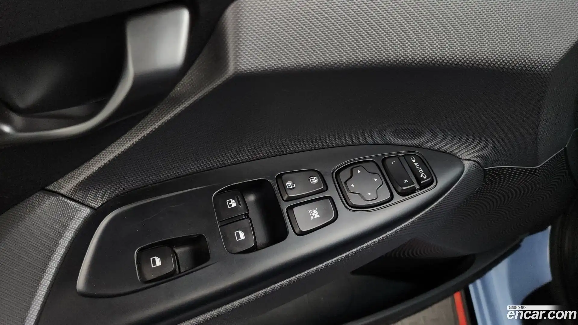 Veloster Hyundai 2019.11-OPTION-040