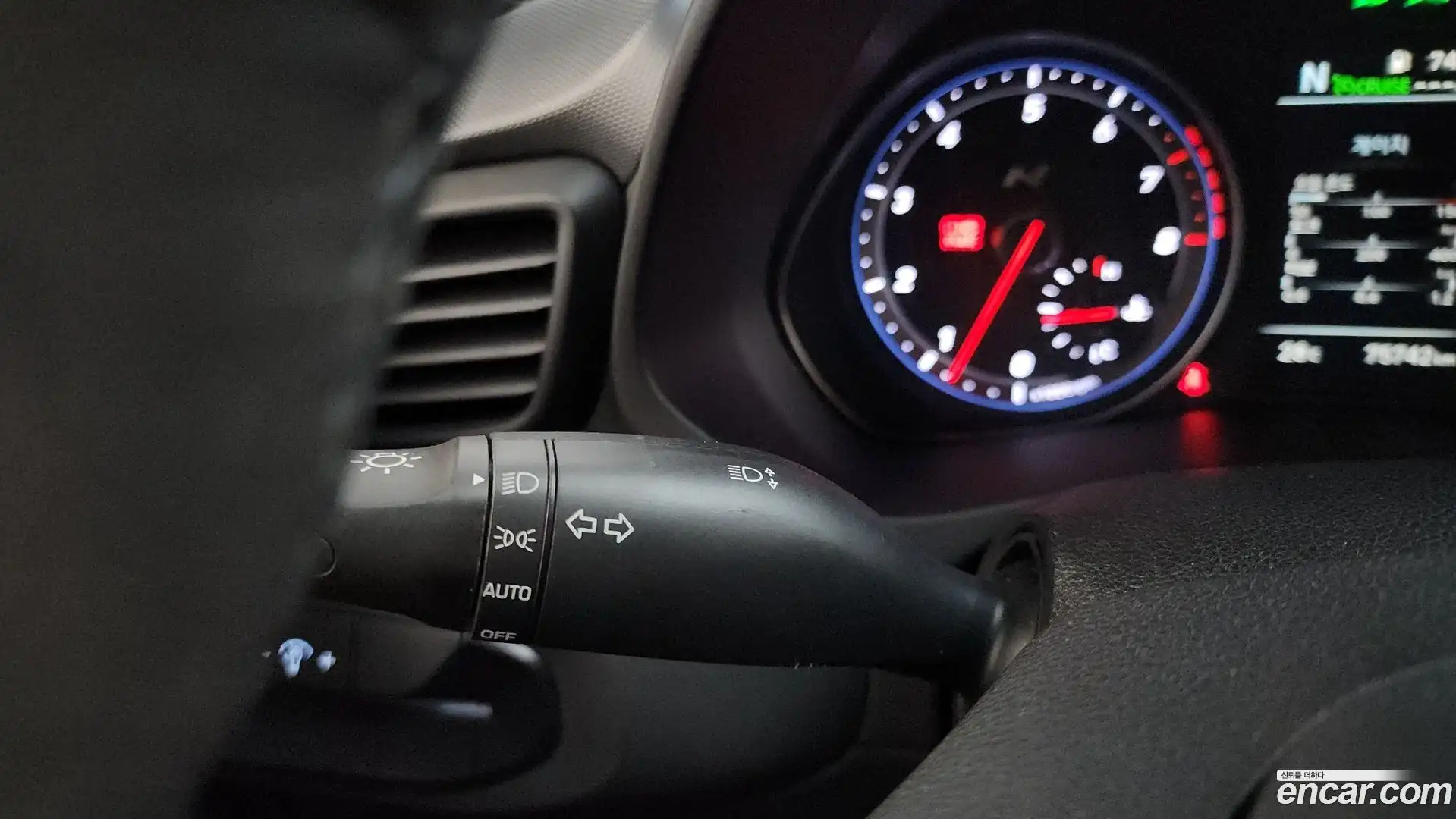 Veloster Hyundai 2019.11-OPTION-042