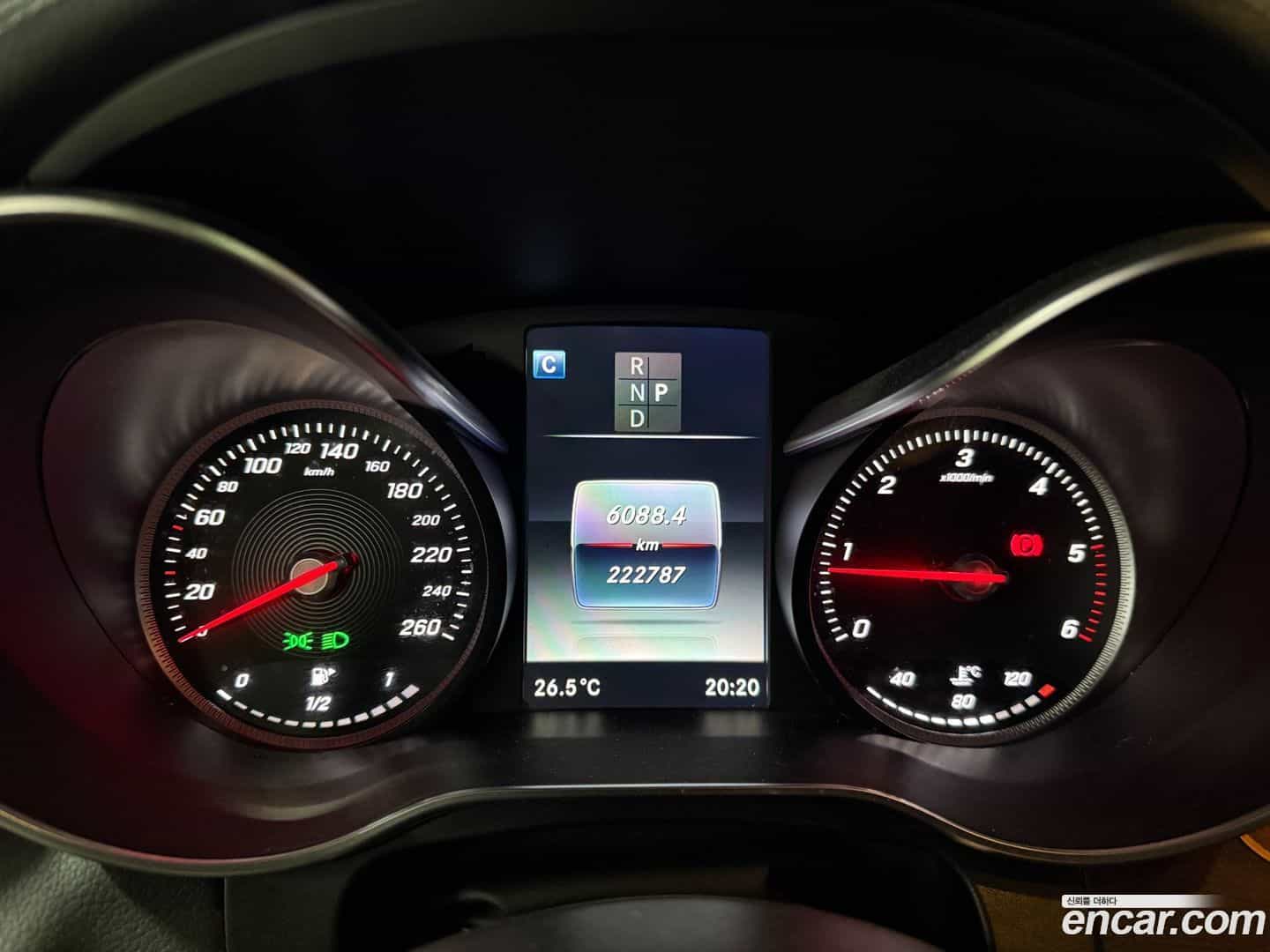 GLC-Class Mercedes-Benz 2016.4-INNER-008