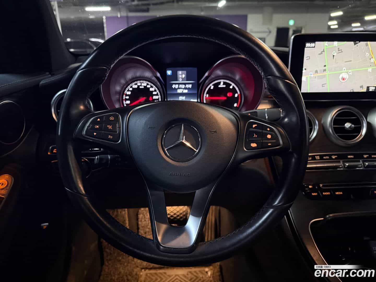 GLC-Class Mercedes-Benz 2016.4-INNER-010