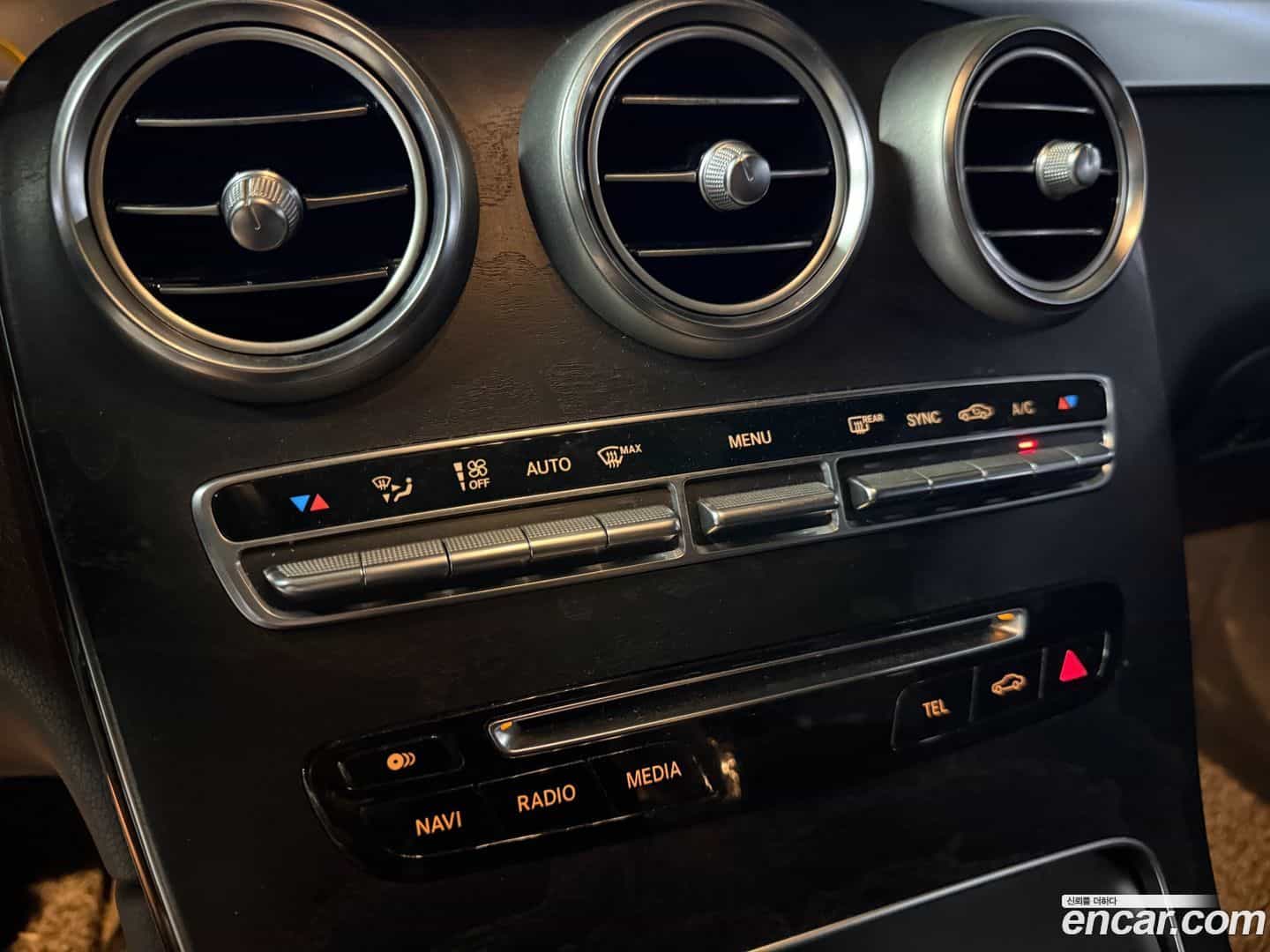 GLC-Class Mercedes-Benz 2016.4-OPTION-015