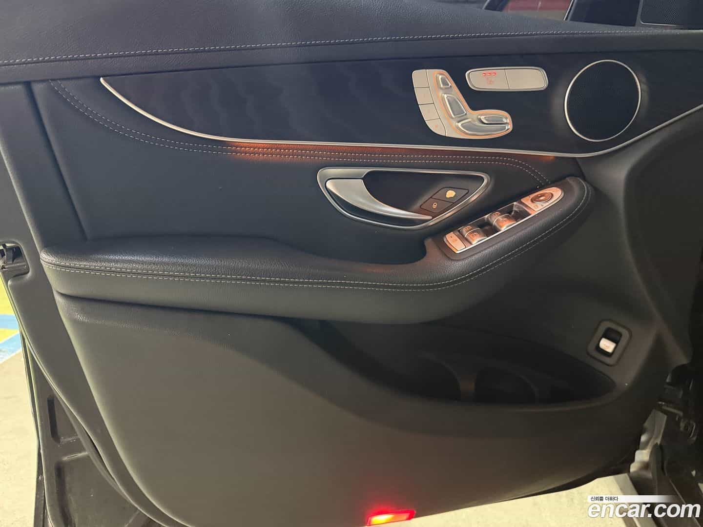 GLC-Class Mercedes-Benz 2016.4-OPTION-023