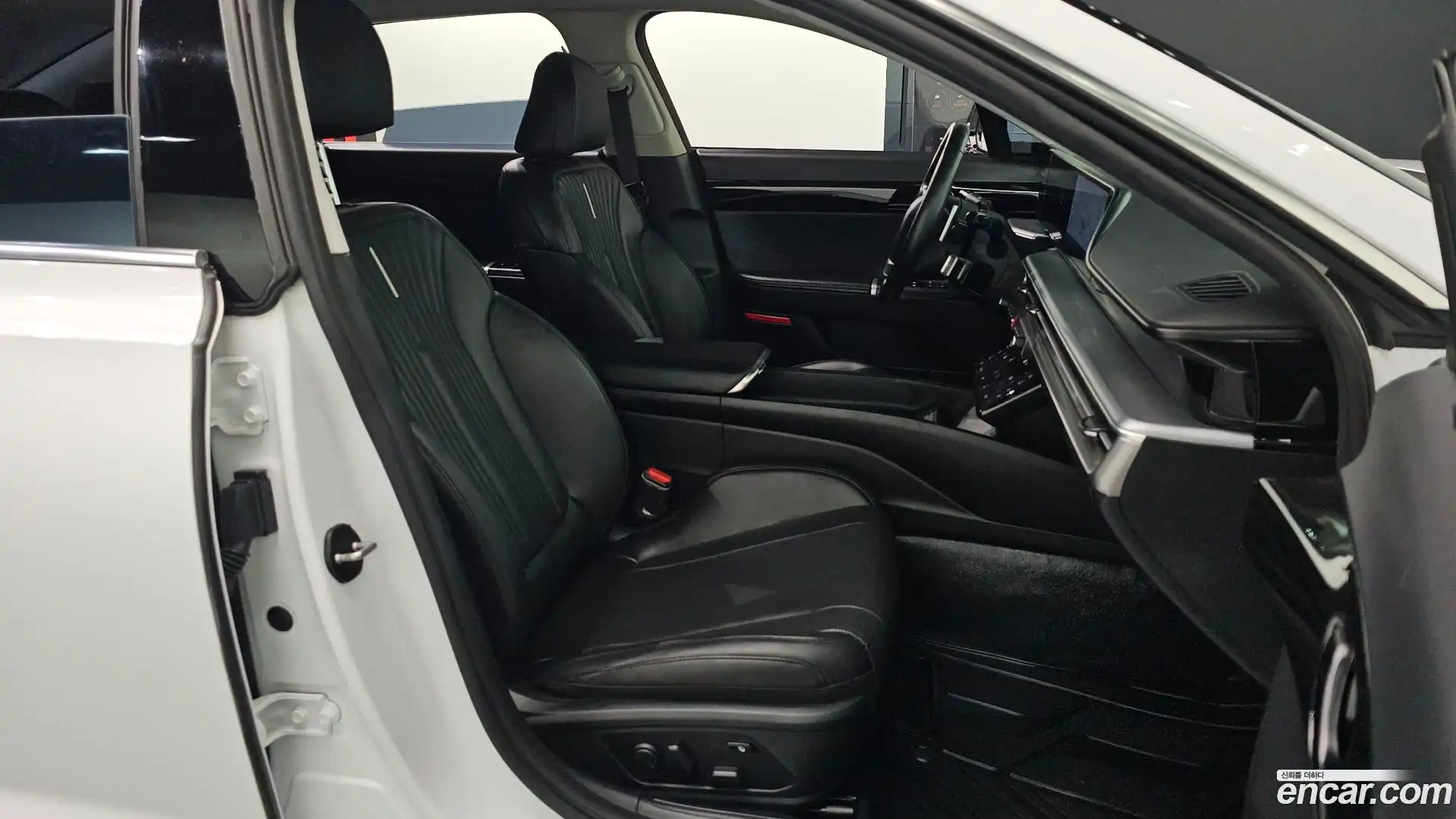 Grandeur Hyundai 2023.4-OPTION-015