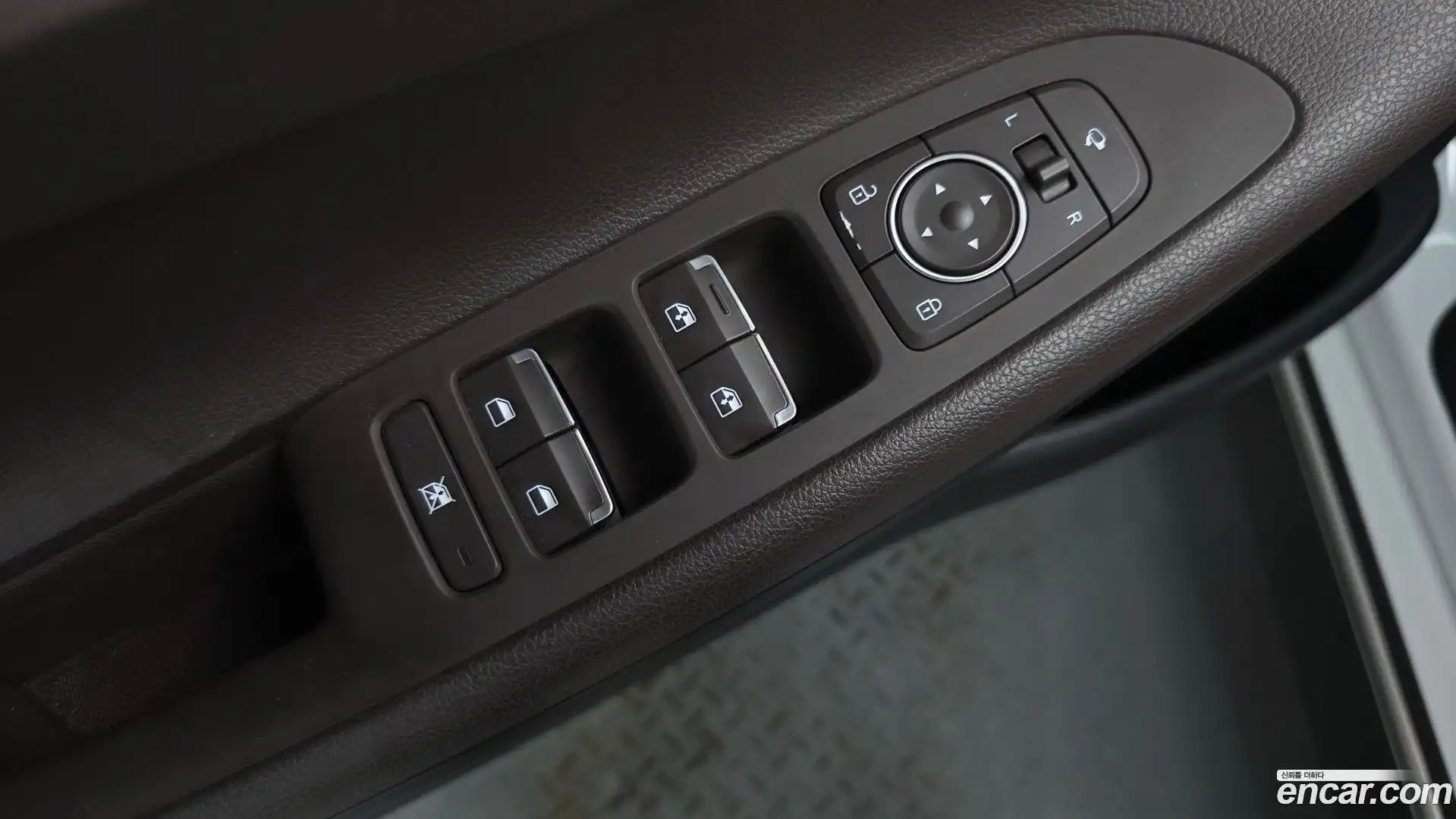 Grandeur Hyundai 2019.4-OPTION-042
