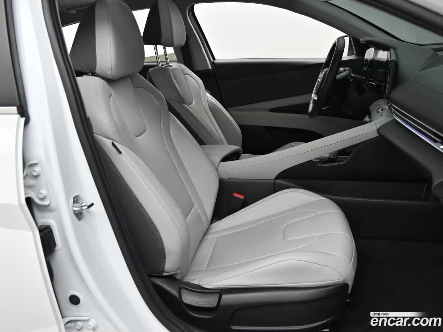 AVANTE Hyundai 2021.10-OPTION-015
