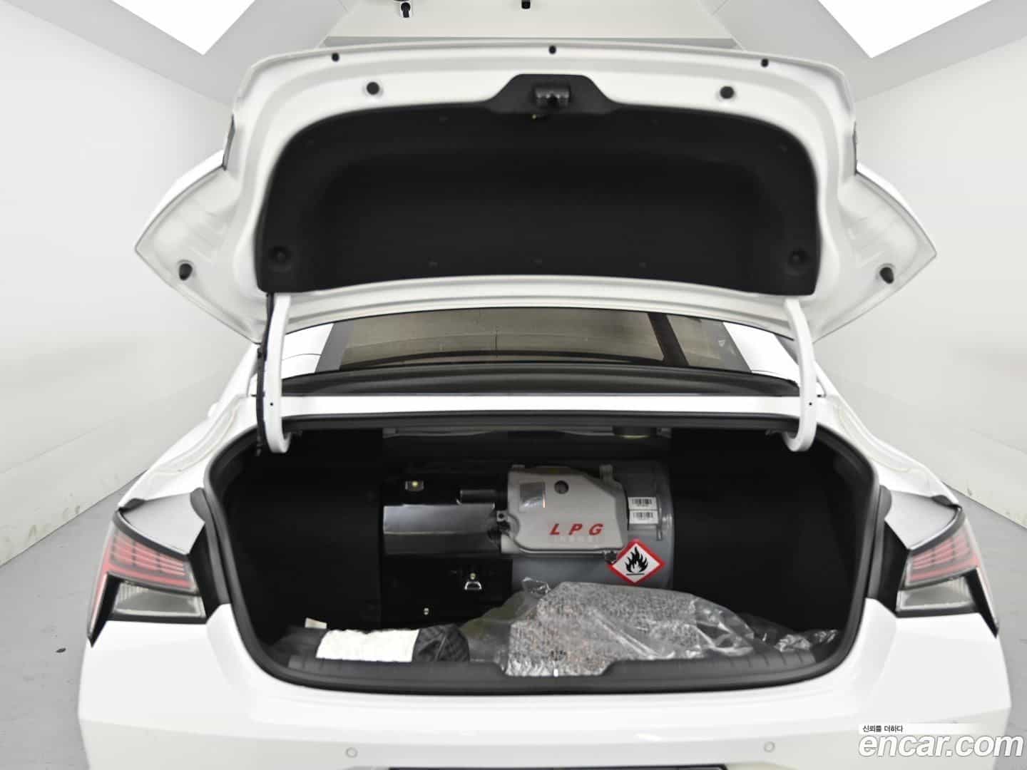 AVANTE Hyundai 2021.10-OPTION-023