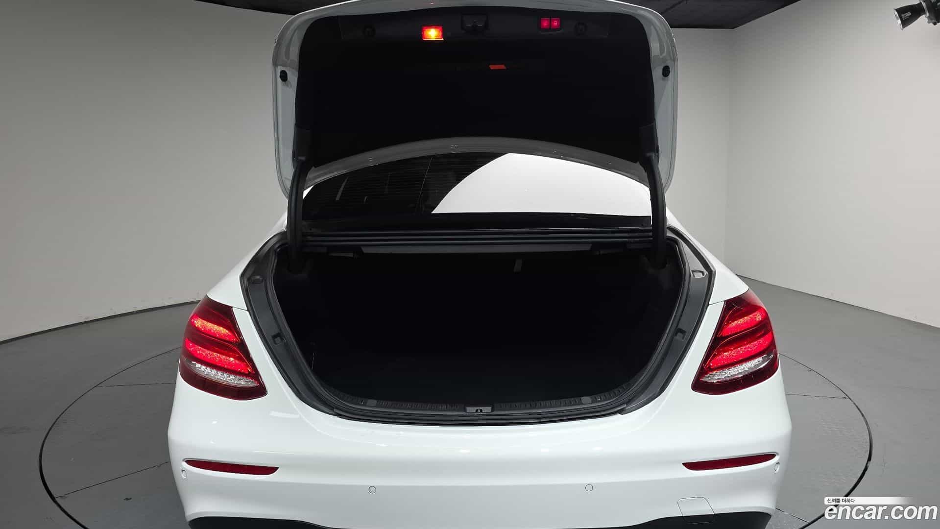E-Class Mercedes-Benz 2020.3-OPTION-024