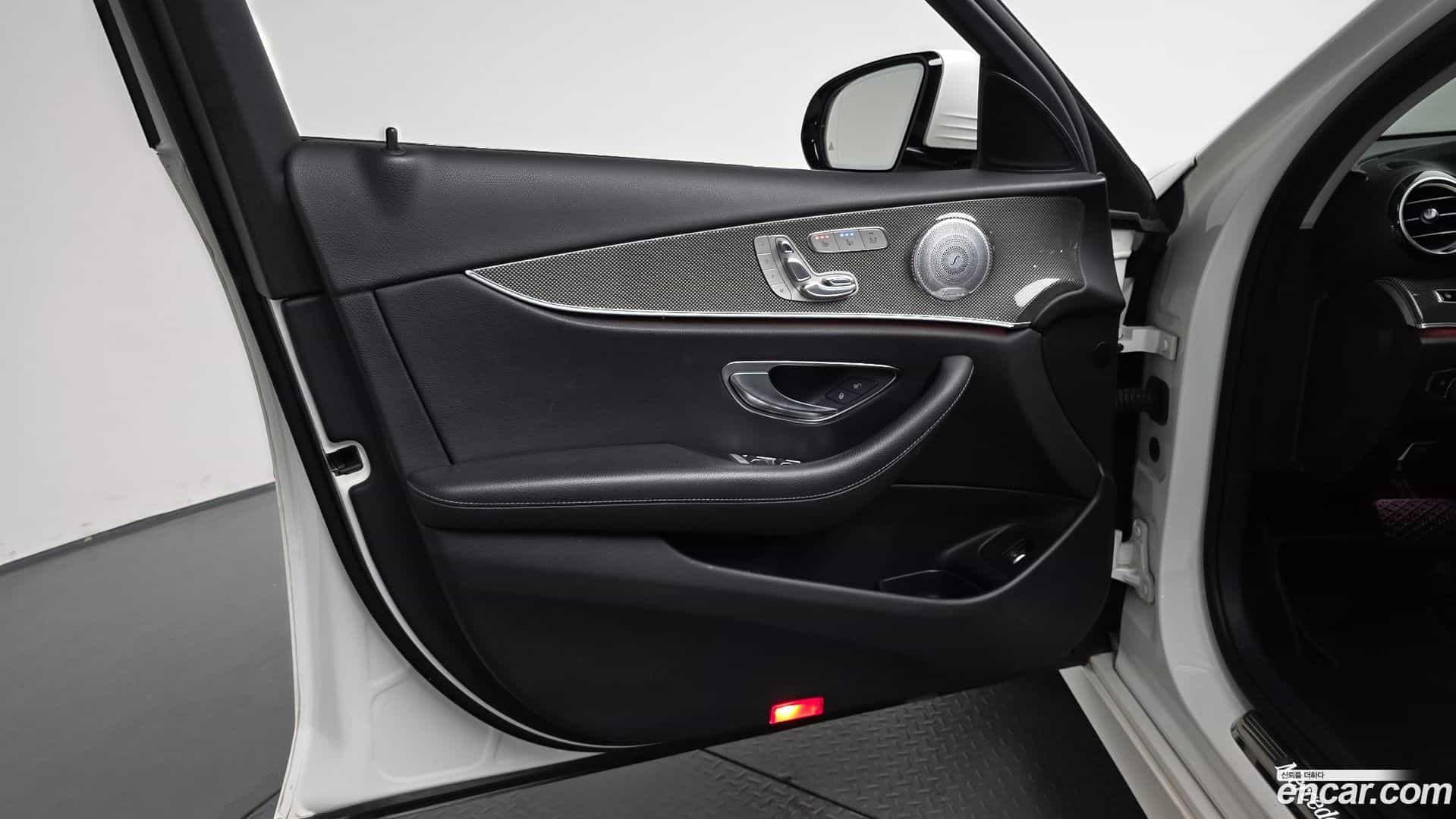 E-Class Mercedes-Benz 2020.3-INNER-034