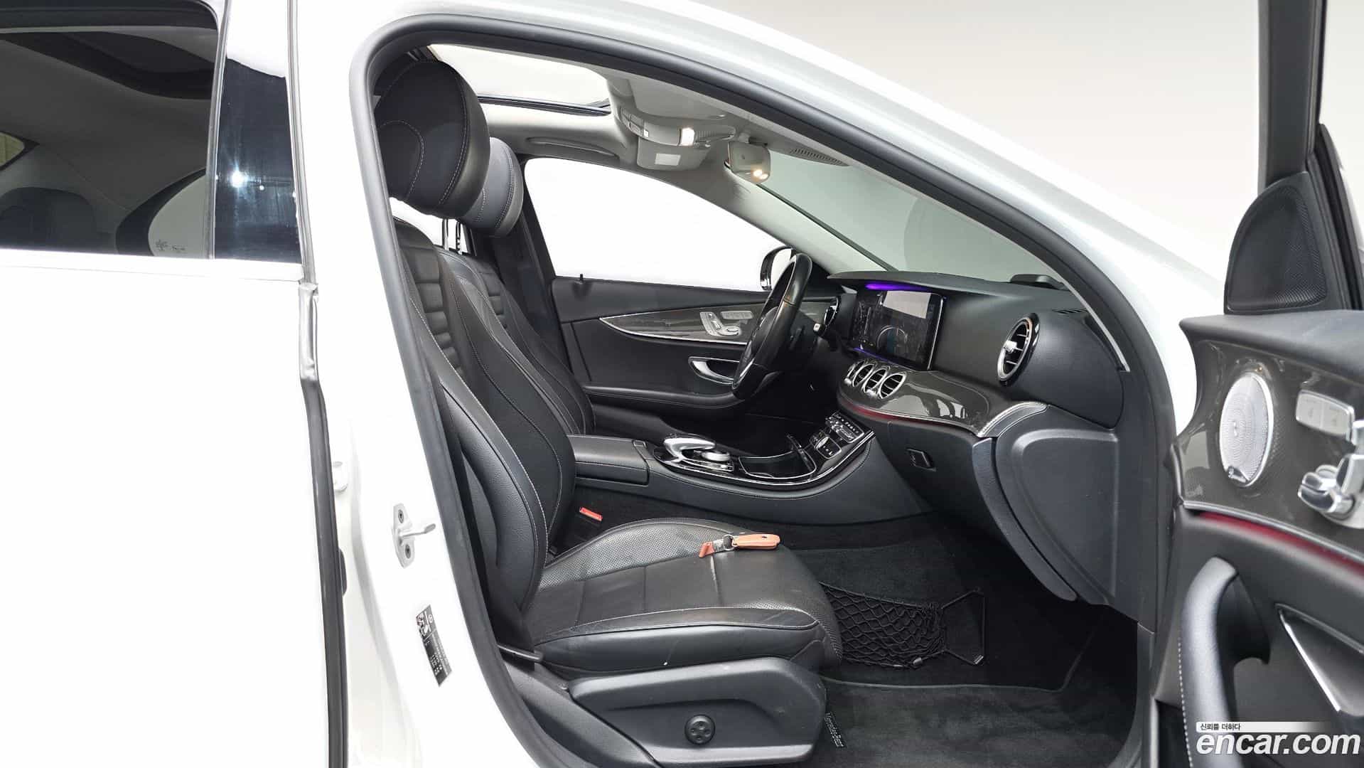 E-Class Mercedes-Benz 2020.3-INNER-036