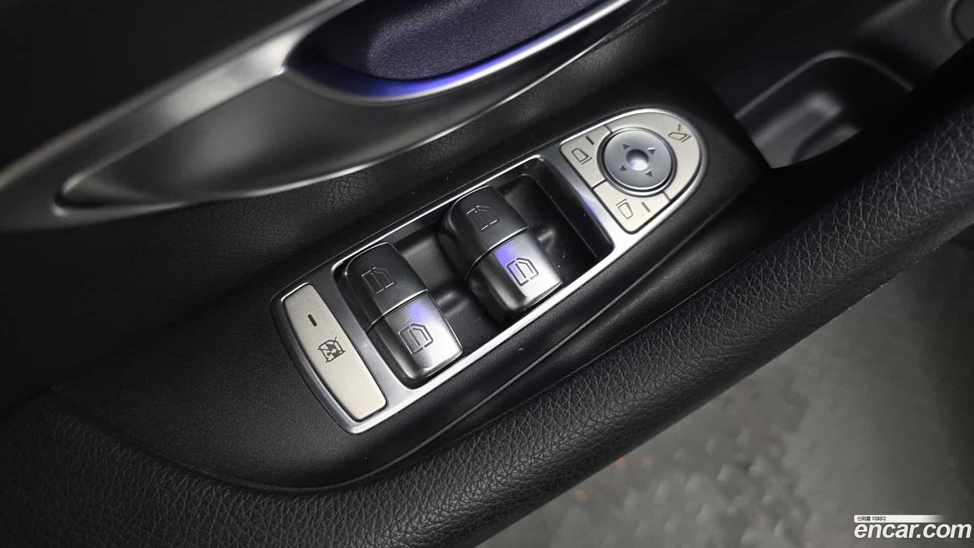 E-Class Mercedes-Benz 2020.3-OPTION-041