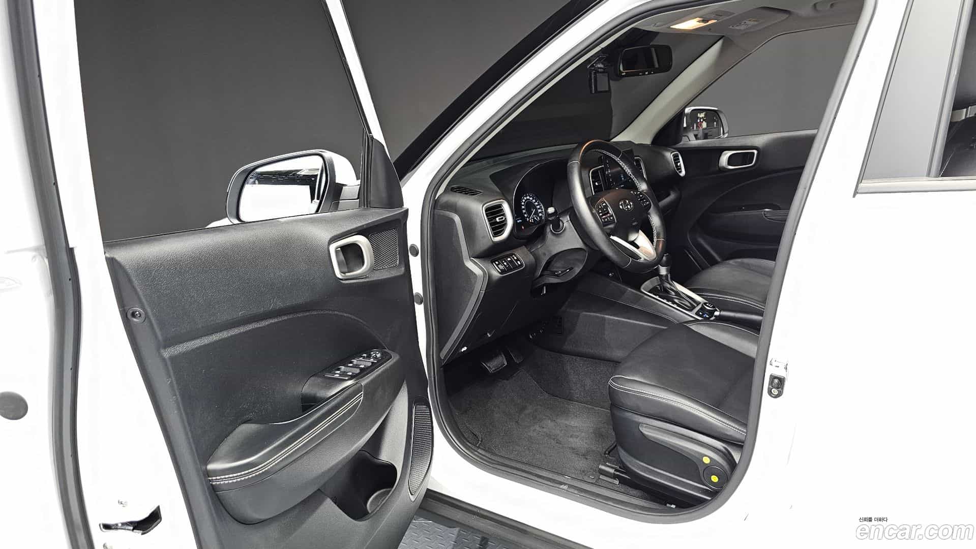 Venue Hyundai 2021.10-INNER-010