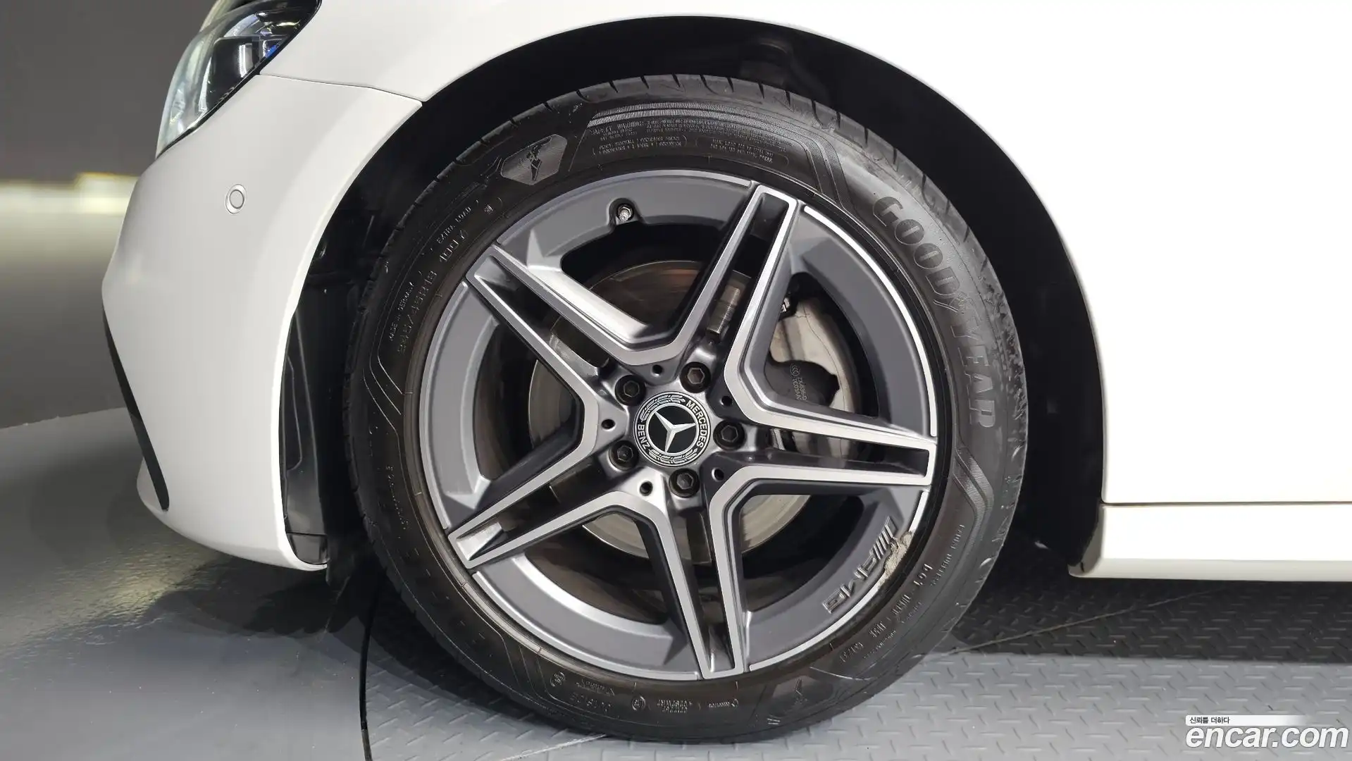 E-Class Mercedes-Benz 2023.9-OUTER-005