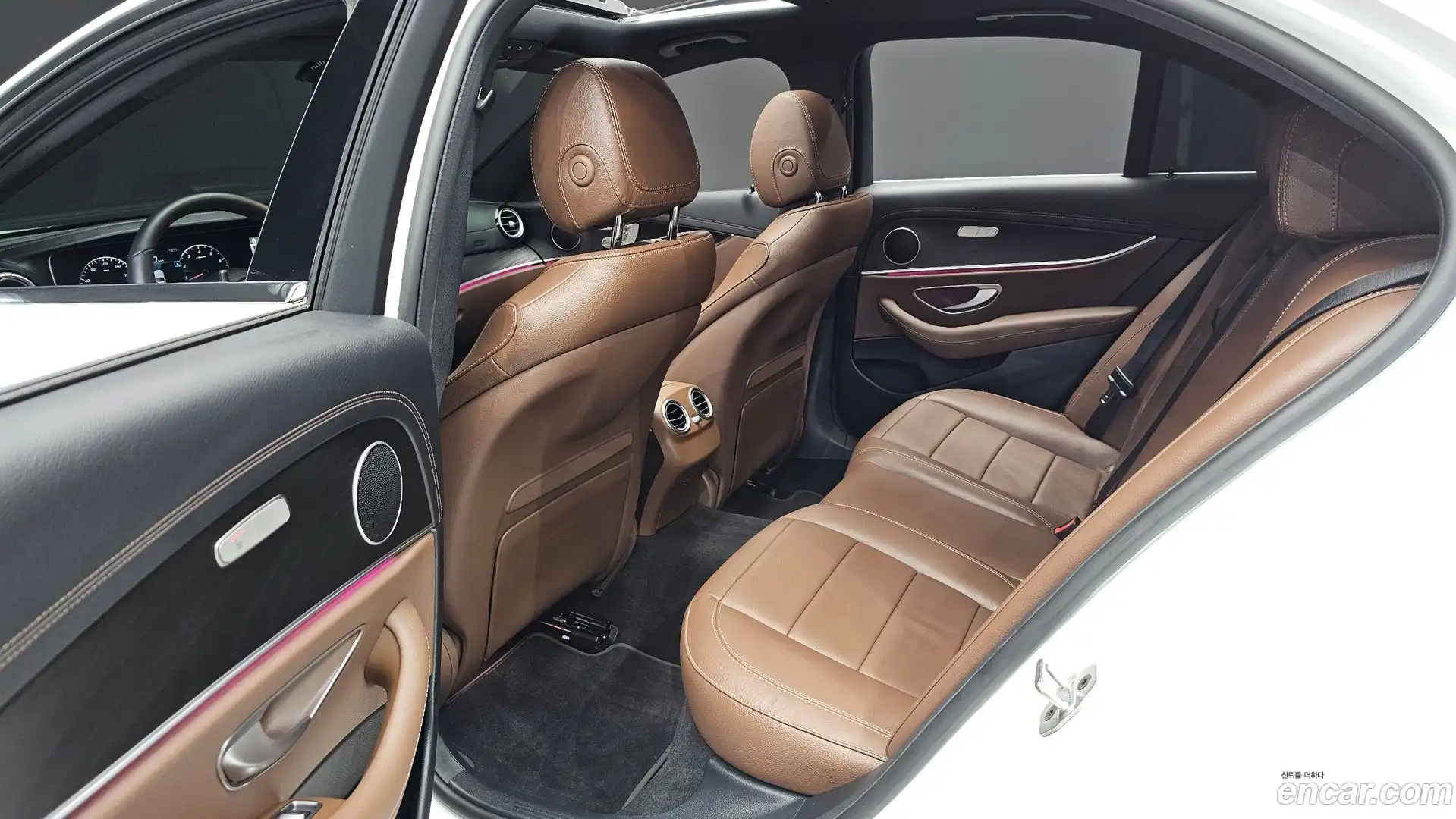 E-Class Mercedes-Benz 2023.9-OPTION-015