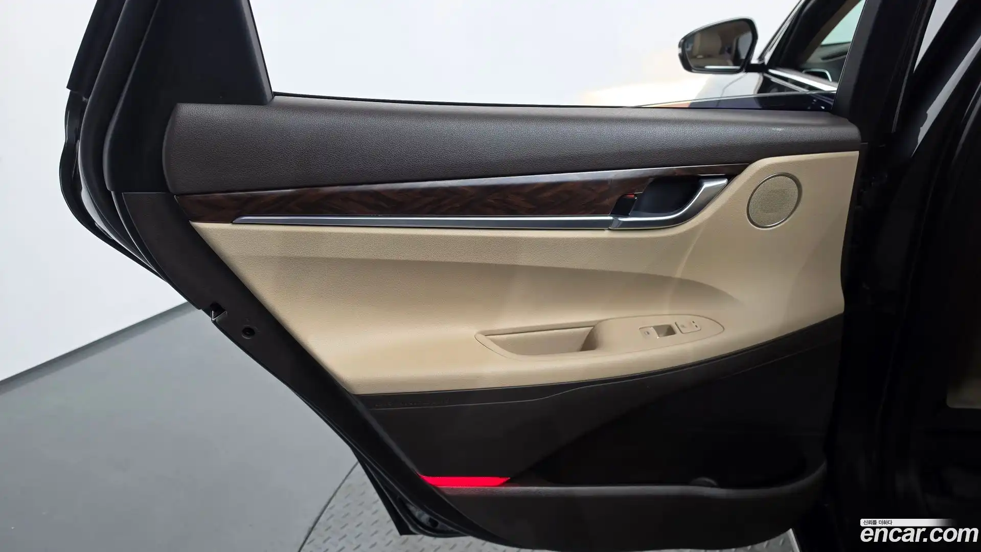 Grandeur Hyundai 2017.1-INNER-035