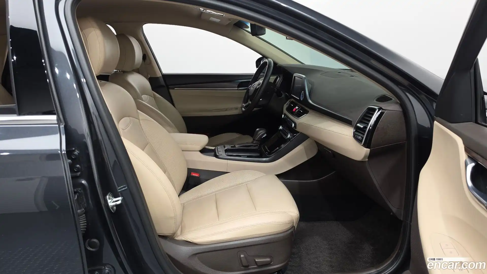 Grandeur Hyundai 2017.1-INNER-036