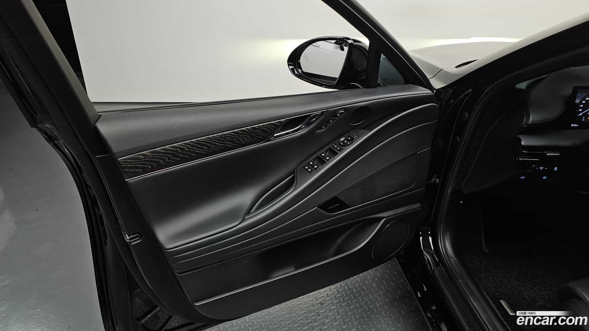 G80 Genesis 2025.10-INNER-034