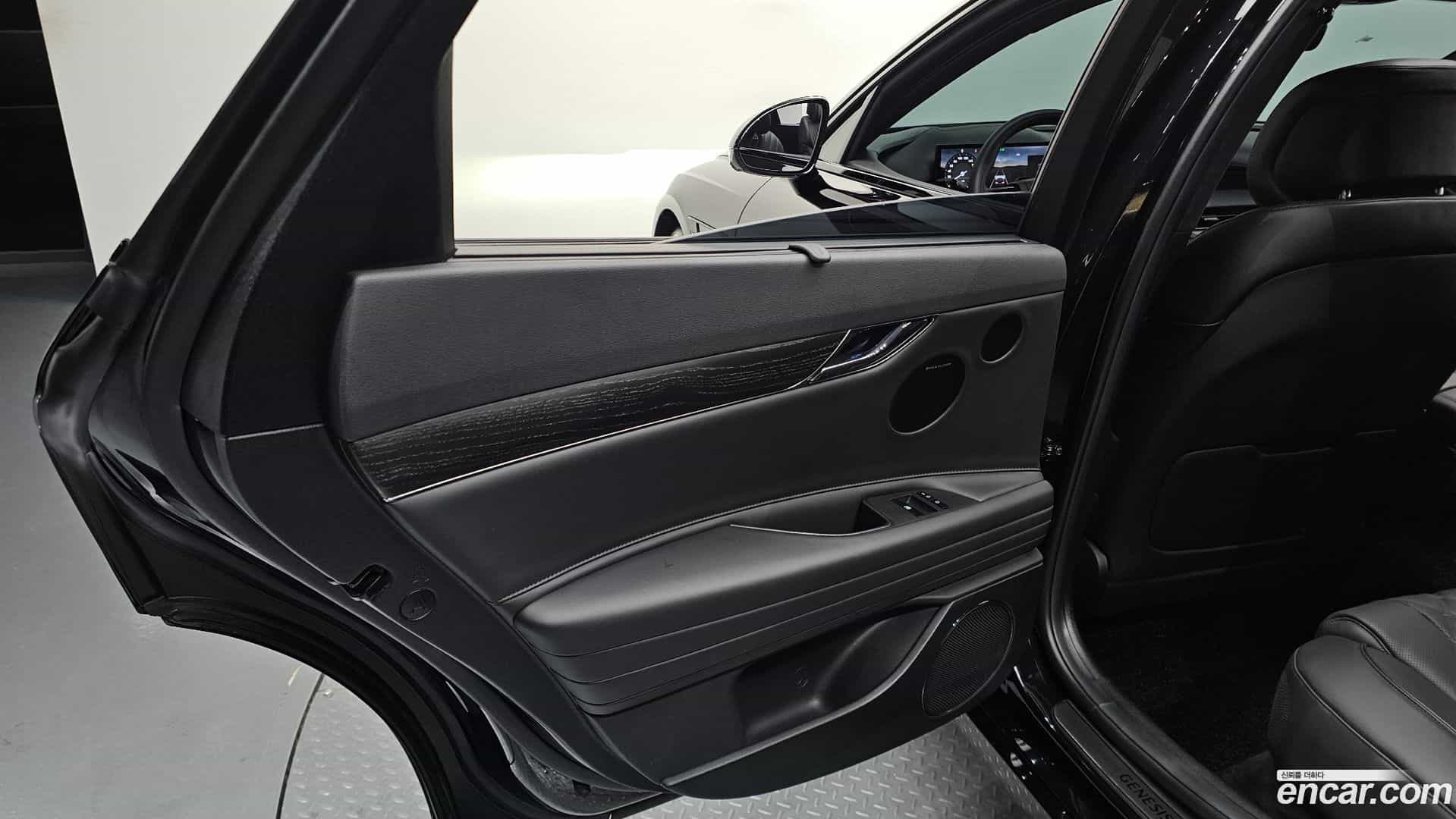 G80 Genesis 2025.10-INNER-035